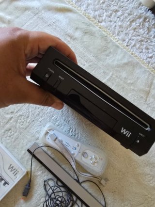 Nintendo Wii Nera + Mario Kart Wii