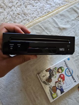 Nintendo Wii Nera + Mario Kart Wii