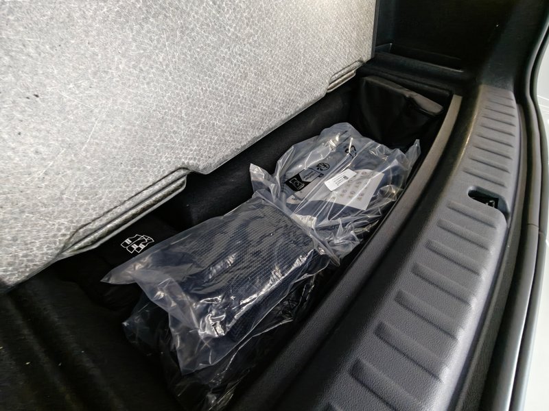 BMW iX1 2025, foto 17