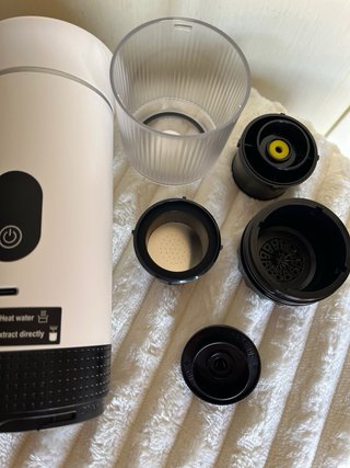 Macchinetta del caffè portatile. Bianca. Nuova.