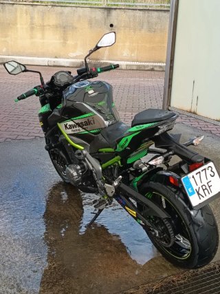 Kawasaki Z900 Negra y Verde