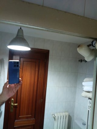 Espejo con apliques y marco de madera