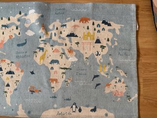 Alfombra infantil mapa del mundo. Hidrorepelente.