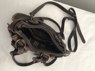 Bolso piel marrón con cremallera Marca Coccinelle