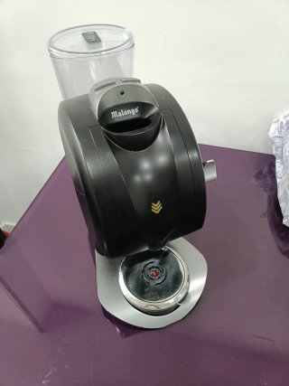 Cafetera de cápsulas negra