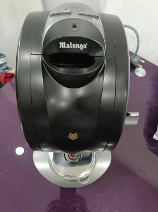 Cafetera de cápsulas negra
