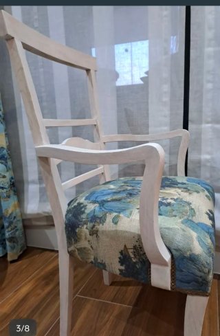Sillón restaurado con tapicería floral