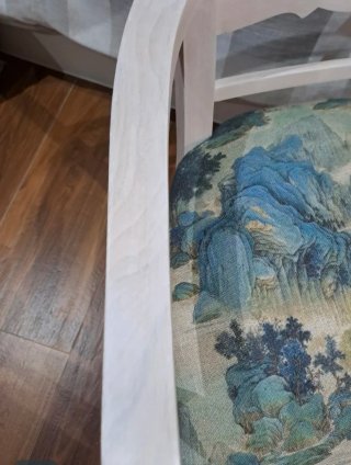 Sillón restaurado con tapicería floral