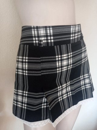 Minifalda estilo colegial cuadros blanco y negro