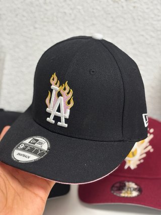 Gorra New Era LA Flames Negra y Rosa