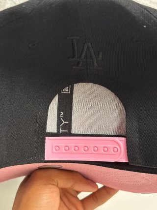 Gorra New Era LA Flames Negra y Rosa