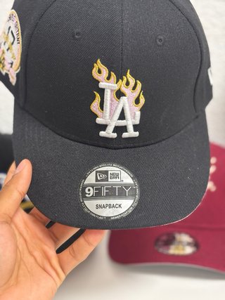 Gorra New Era LA Flames Negra y Rosa