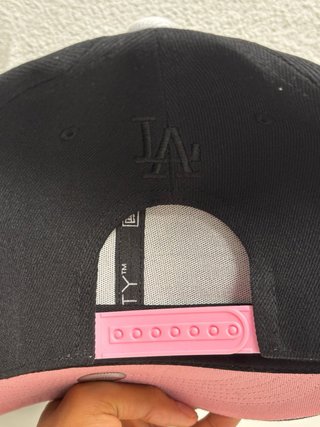 Gorra New Era LA Flames Negra y Rosa