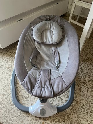 Balancín automático con música y mosquitera