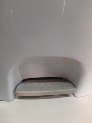 Cubo basura Curver con tapa abatible