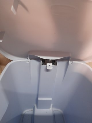 Cubo basura Curver con tapa abatible