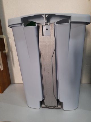 Cubo basura Curver con tapa abatible