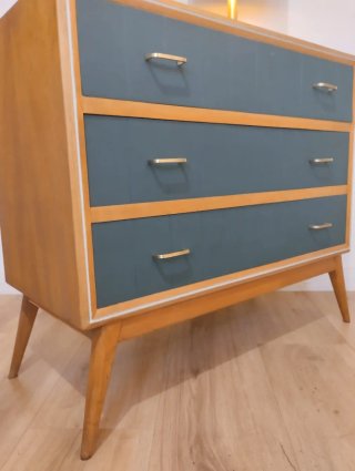 CÓMODA MID CENTURY.