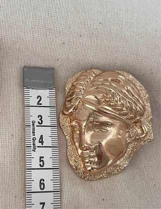 Pendientes dorados inspiración escultórica