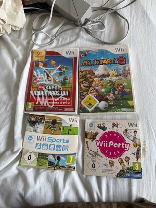 Nintendo Wii con 4 juegos y dos mandos y adaptador