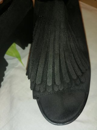 Sandalias Pull&Bear negras con flecos