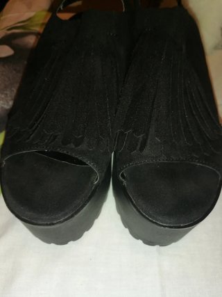 Sandalias Pull&Bear negras con flecos