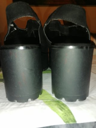 Sandalias Pull&Bear negras con flecos