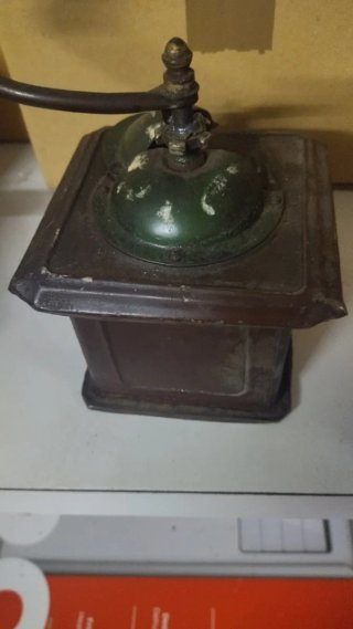 Molinillo de café antiguo