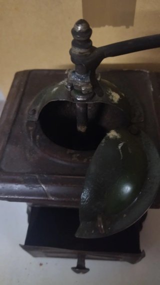 Molinillo de café antiguo