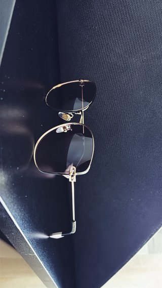 Gafas de sol Furla doradas con detalles rosas