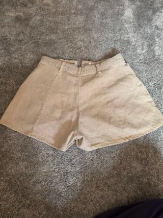 Pantalones cortos efecto piel verde
