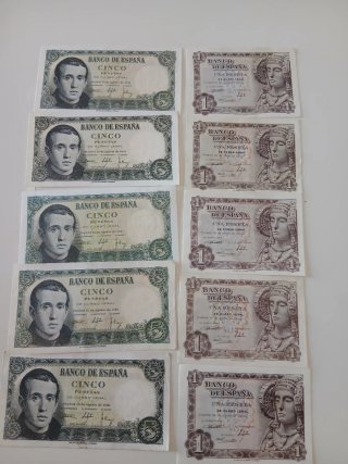 Lote 32 Billetes Españoles.