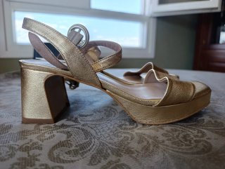Preciosas Sandalias doradas Latouche. OFERTÓN ❤️