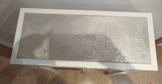 Mueble recibidor blanco con cajón plateado