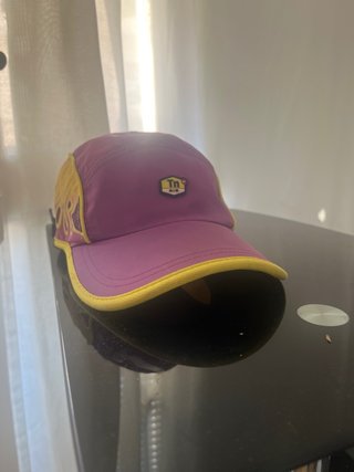 Gorra Morada suprem y Amarilla con Diseño