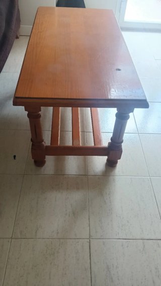 Mesa de comedor de madera