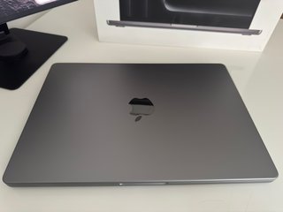MacBook Pro M3 con 1TB, Factura, Batería 100%