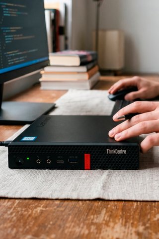 Lenovo ThinkCentre M720q sin RAM sin SSD