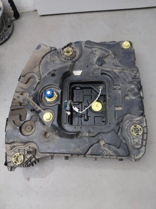 Depósito Adblue Peugeot 208 (2017) PARA REPARAR