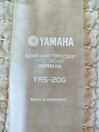 Flauta escolar Yamaha rosa