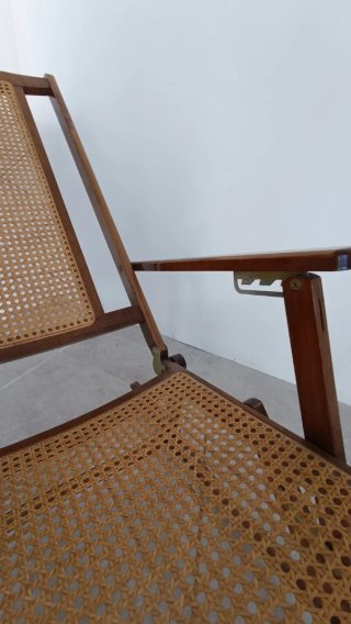 Dondola pieghevole in legno e rattan