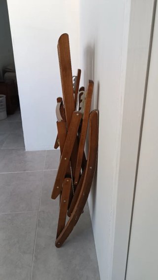 Dondola pieghevole in legno e rattan