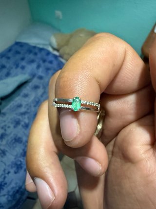 Anillo Oro 9k Esmeralda y Diamantes