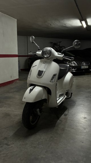 Vespa GTS 125 ie Super Blanca