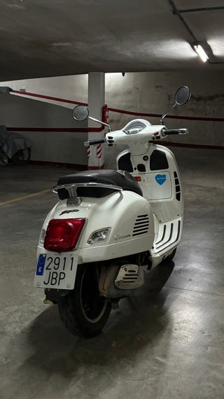 Vespa GTS 125 ie Super Blanca