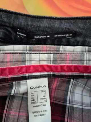 Vaqueros Zara grises y camisa cuadros