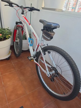 Bicicleta Rockrider Talla M Blanca y Roja