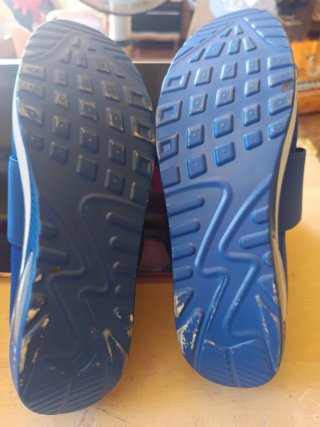 Zuecos azules muy cómodos