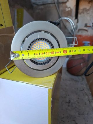 Ojos de buey LED (focos empotrables) hay 14