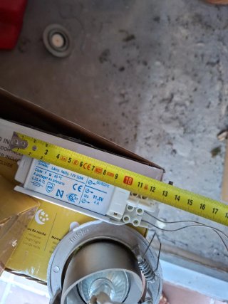 Ojos de buey LED (focos empotrables) hay 14